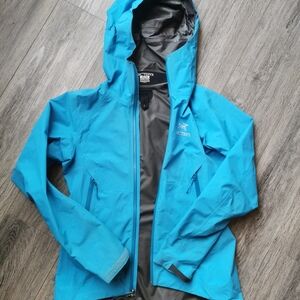 Arc'teryx Women's Vibrant Blue Gortex Shell jacket